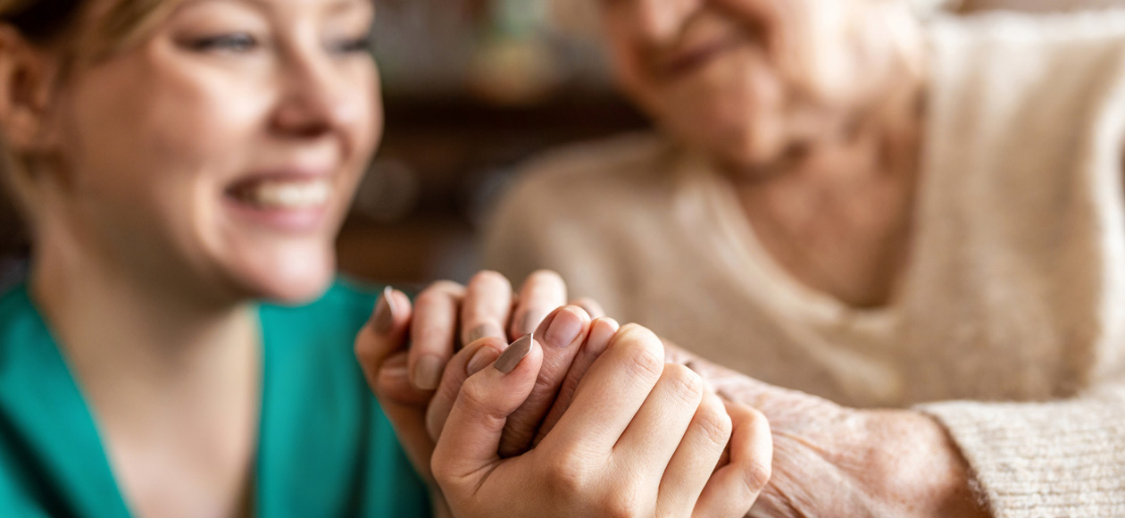 Hospice-nurse-offering-routine-nursing-care-to-senior-woman